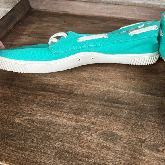 Keen Sneakers Size 8 - Picture 7 of 10